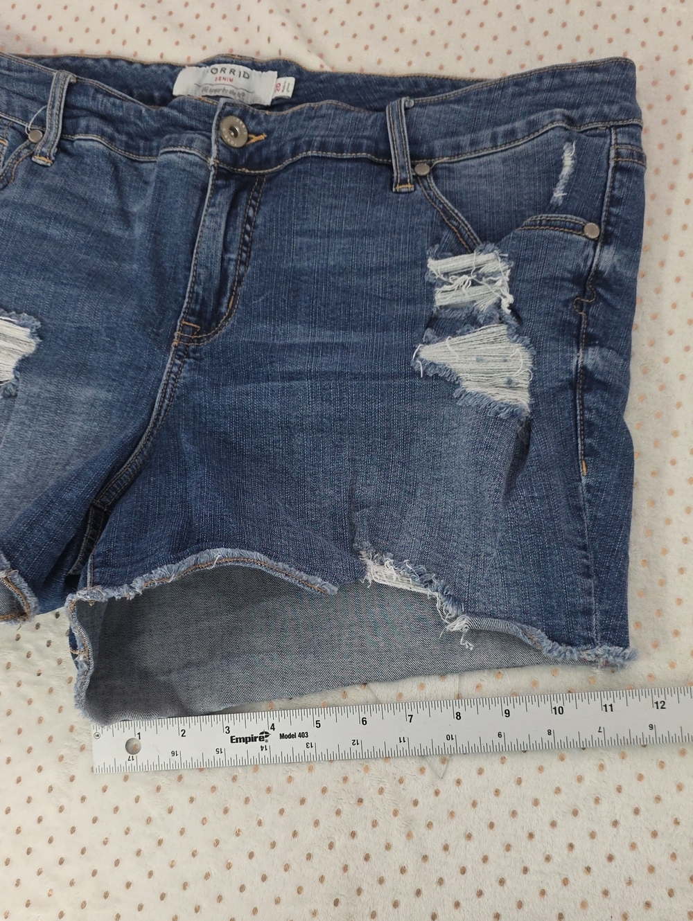Torrid Distressed Denim Cutoff Shorts Medium Wash Size 20 Plus Size - Picture 6 of 13